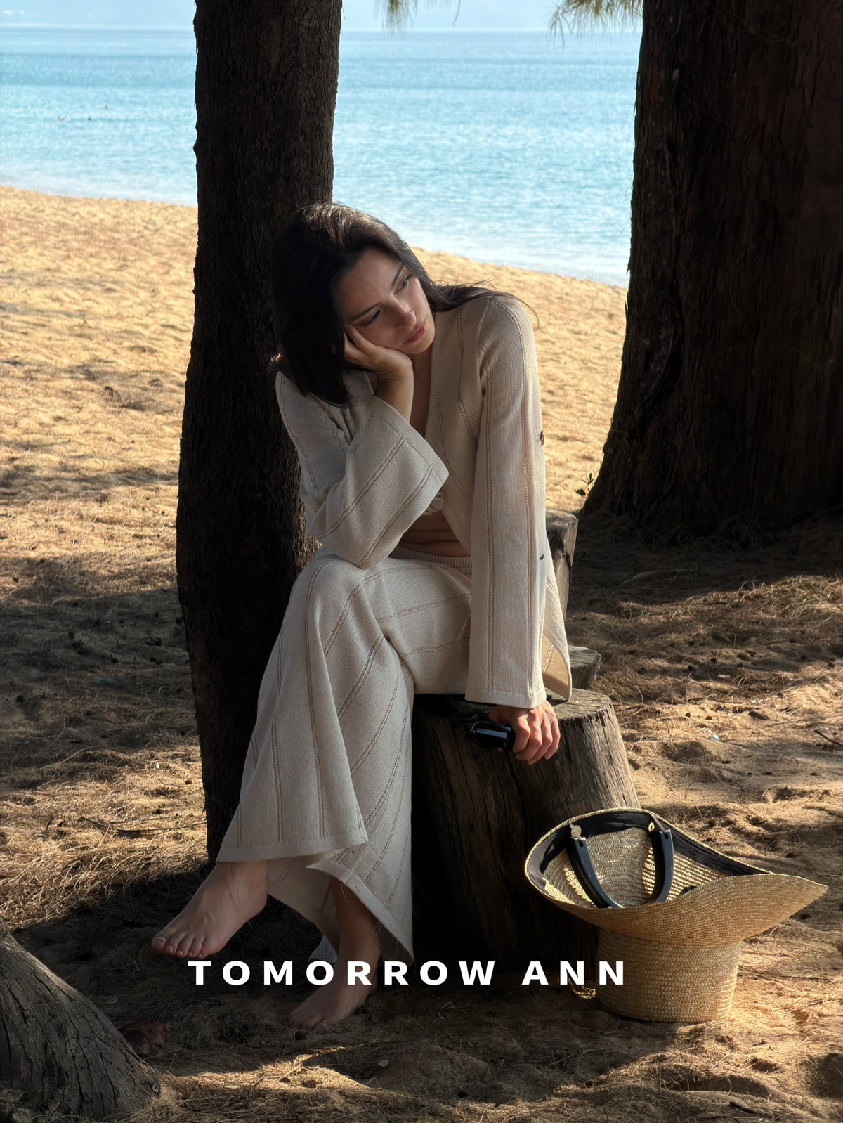TOMORROW ANN 2026 Early Spring Elegant V-Neck Knit Cardigan with Designer Brooch - Minimalist Solid Color Fine Knit Sweater