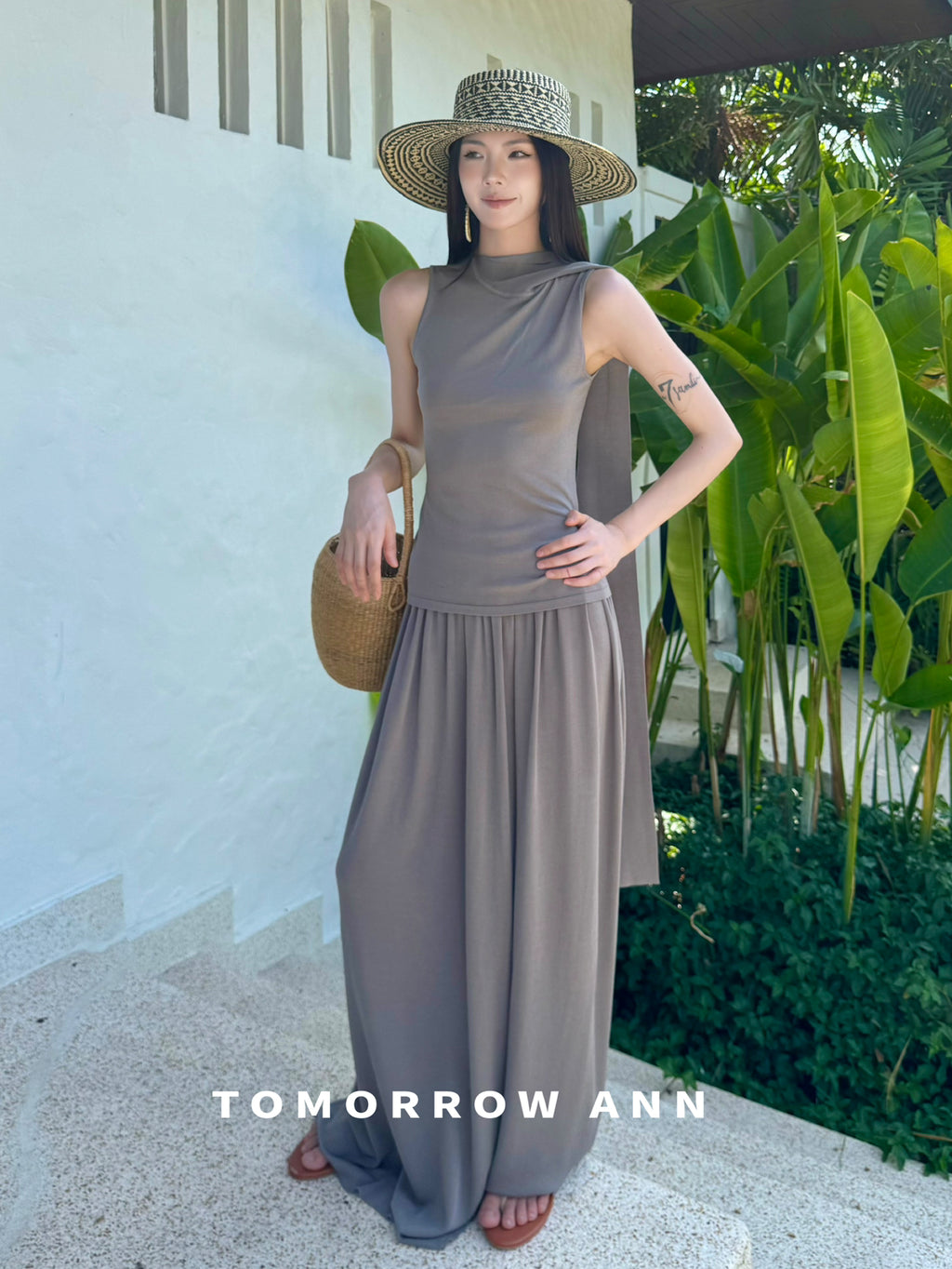 TOMORROW ANN Spring 2026 Designer Slim-Fit Versatile Sleeveless Vest with Elegant Ribbon Tie