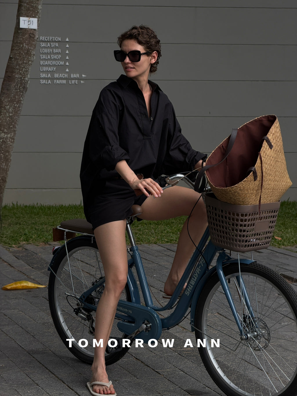 TOMORROW ANN Spring 2026 Minimalist High-Waisted Denim Shorts with Belt