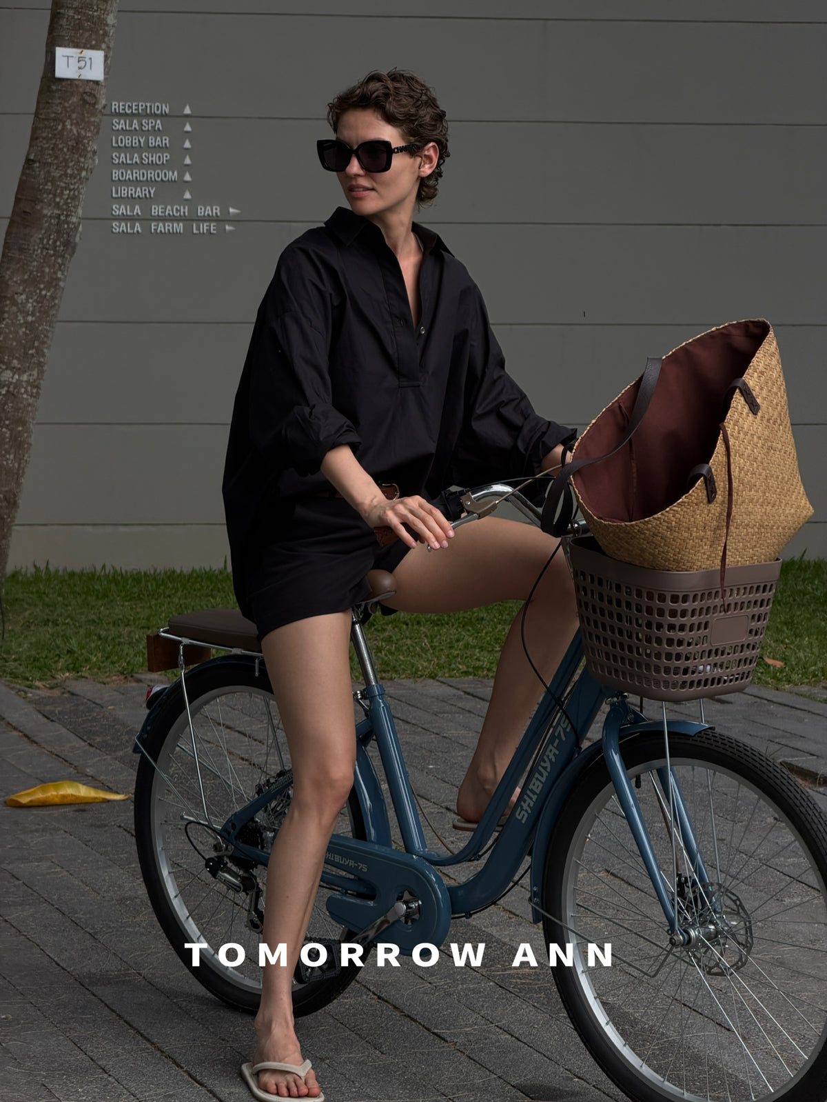 TOMORROW ANN Spring 2026 Minimalist High-Waisted Denim Shorts with Belt