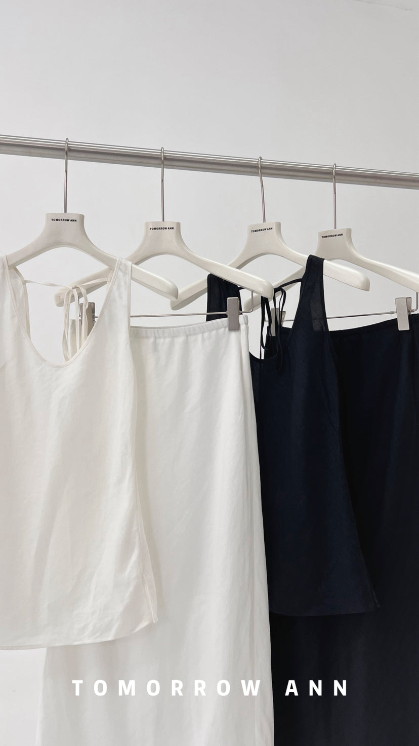 TOMORROW ANN Early Spring 2026 Chic Sleeveless U-Neck Top - Elegant Minimalist Fashion