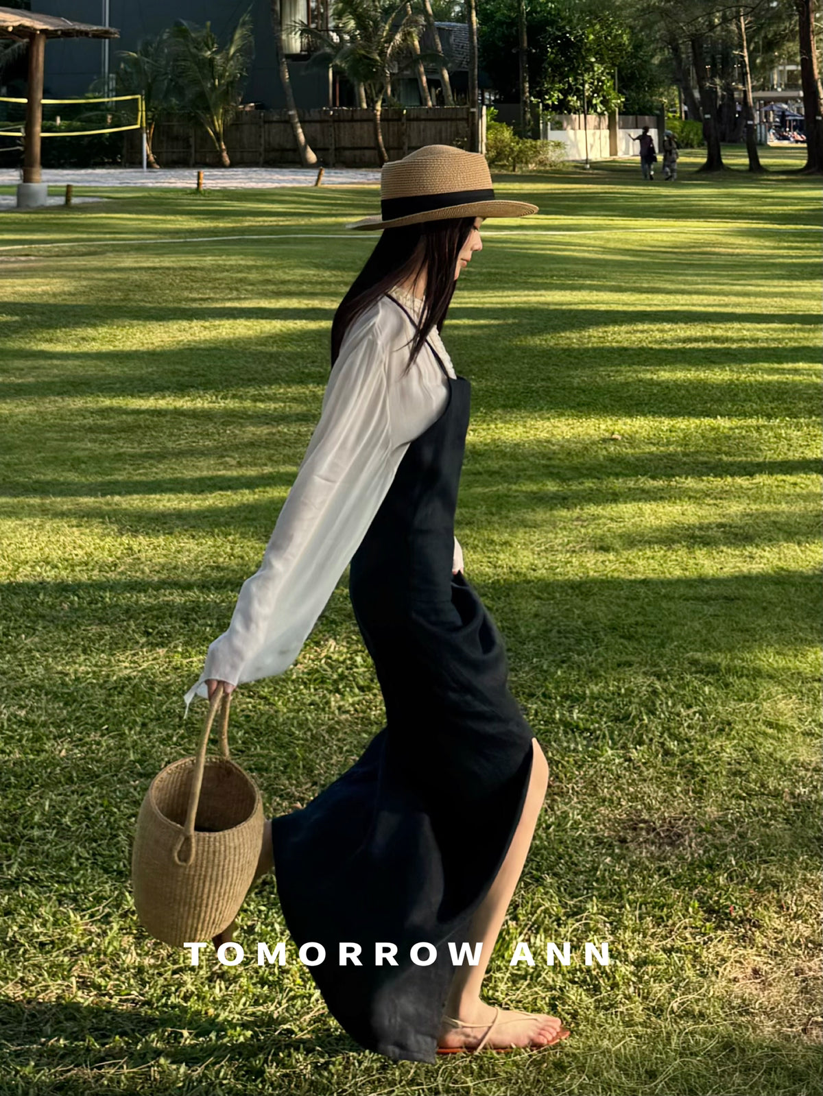 TOMORROW ANN Elegant Minimalist Halter Neck Slimming Maxi Dress - 2026 Early Spring Collection