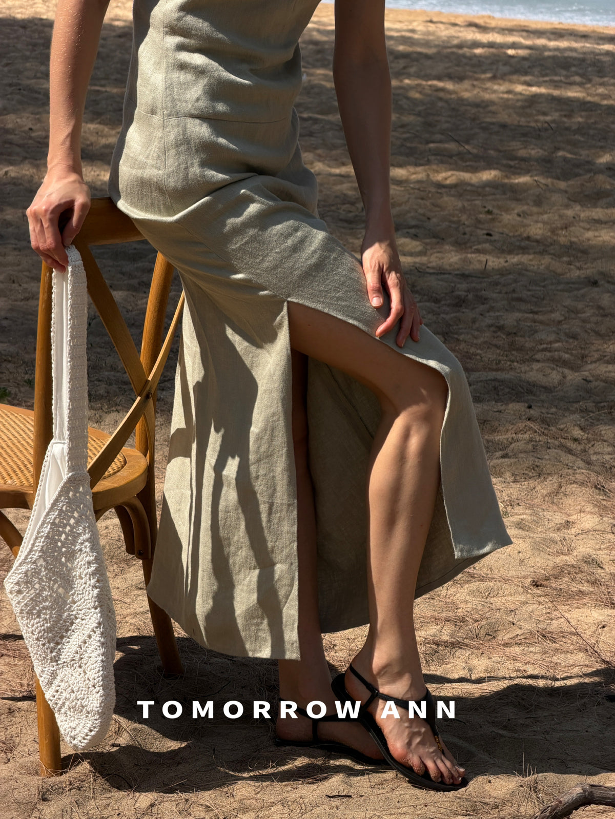 TOMORROW ANN Elegant Minimalist Halter Neck Slimming Maxi Dress - 2026 Early Spring Collection