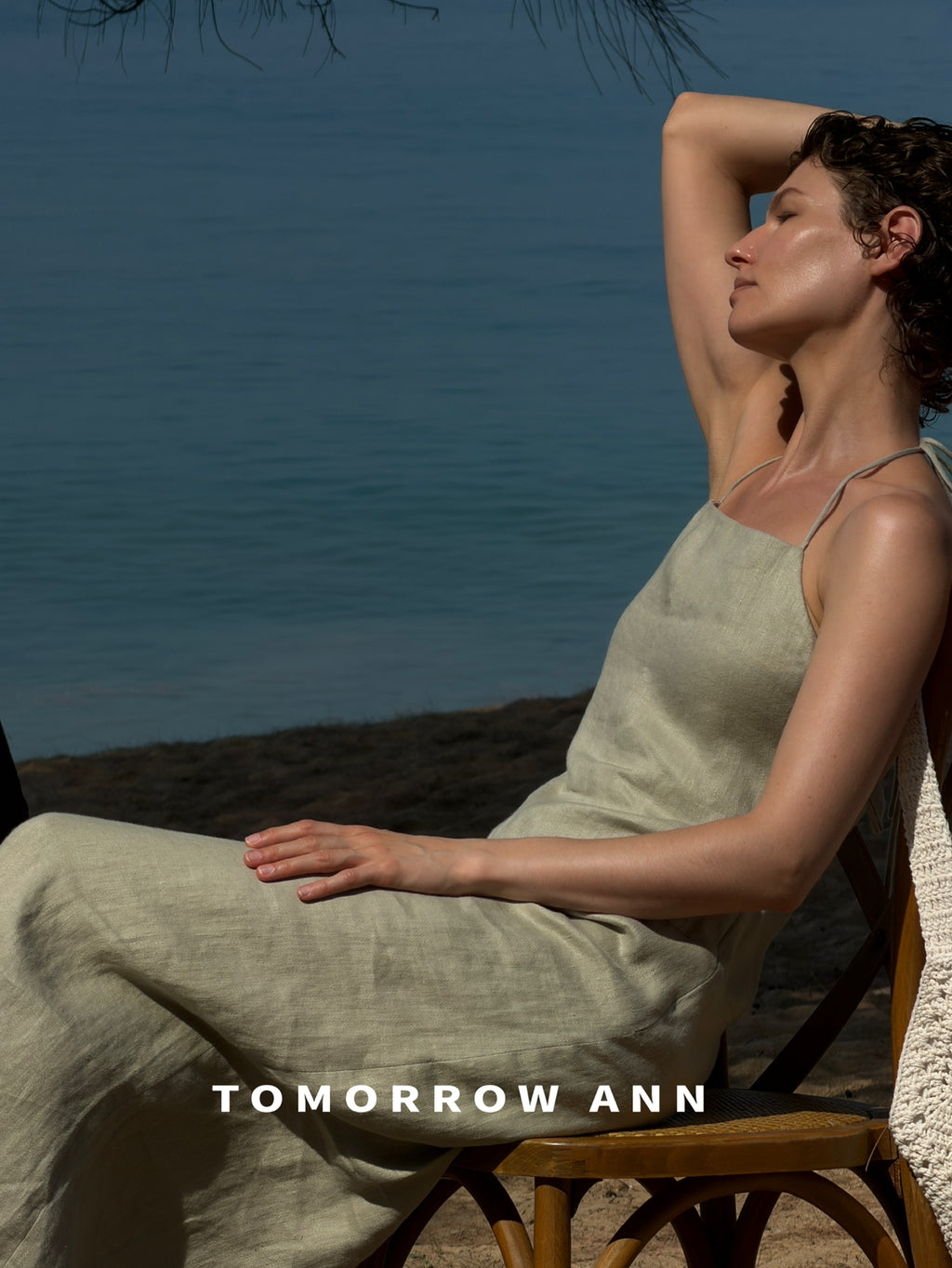 TOMORROW ANN Elegant Minimalist Halter Neck Slimming Maxi Dress - 2026 Early Spring Collection