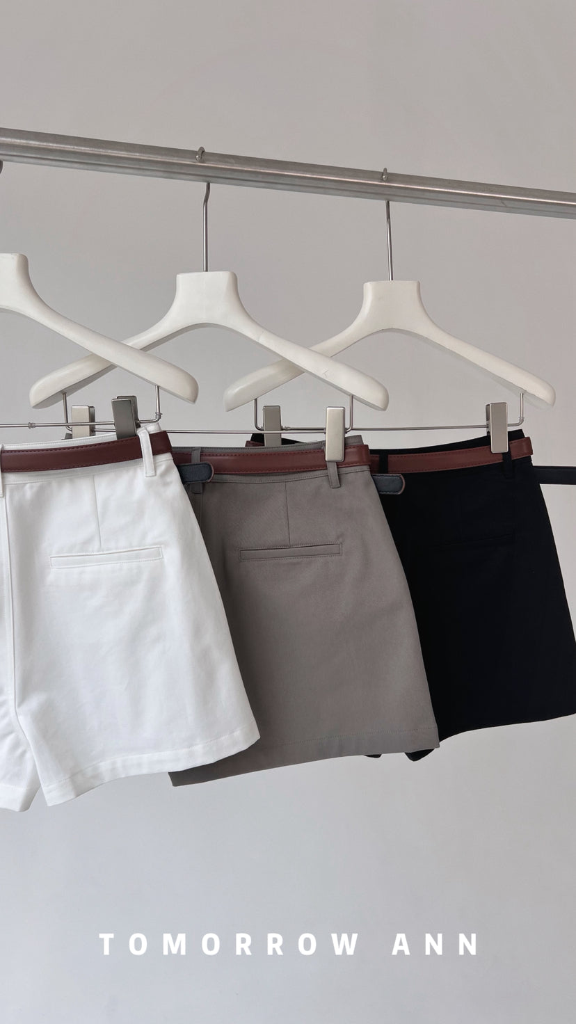 TOMORROW ANN Spring 2026 Minimalist High-Waisted Denim Shorts with Belt