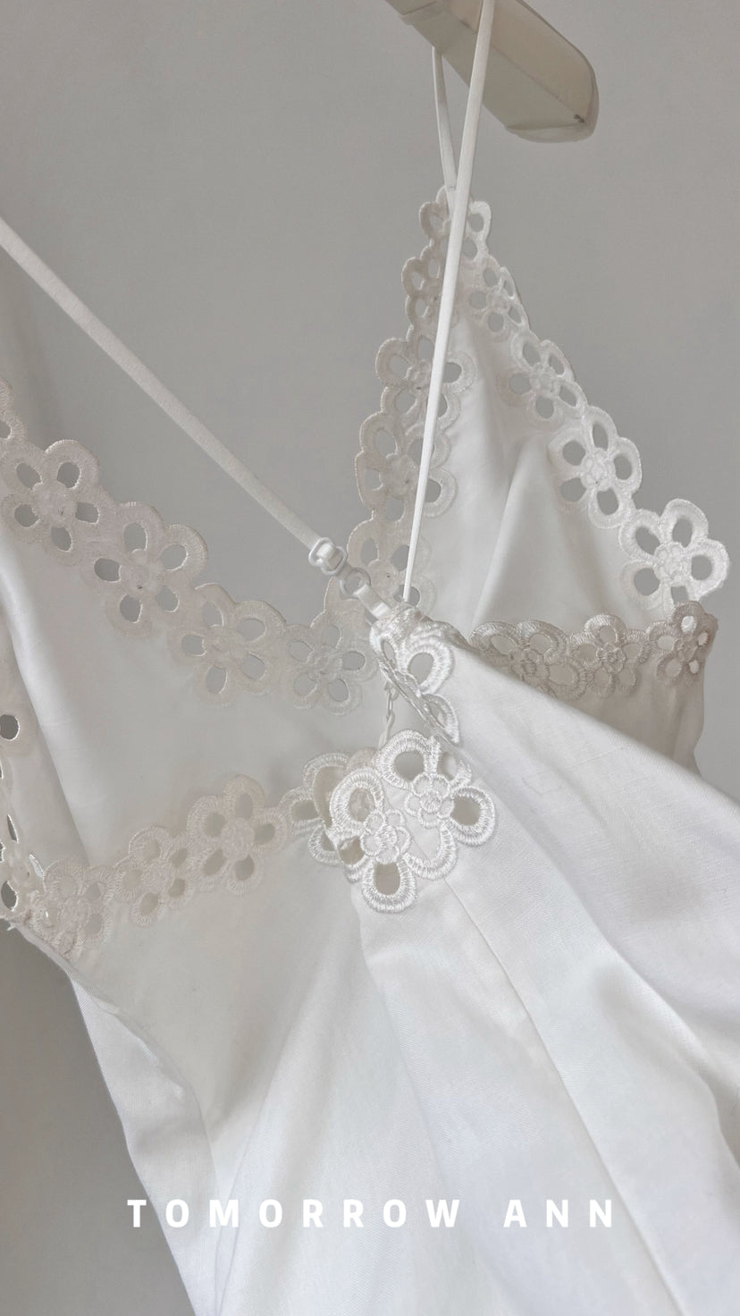 TOMORROW ANN Spring 2026 Elegant White Embroidery Cami Dress for Vacation