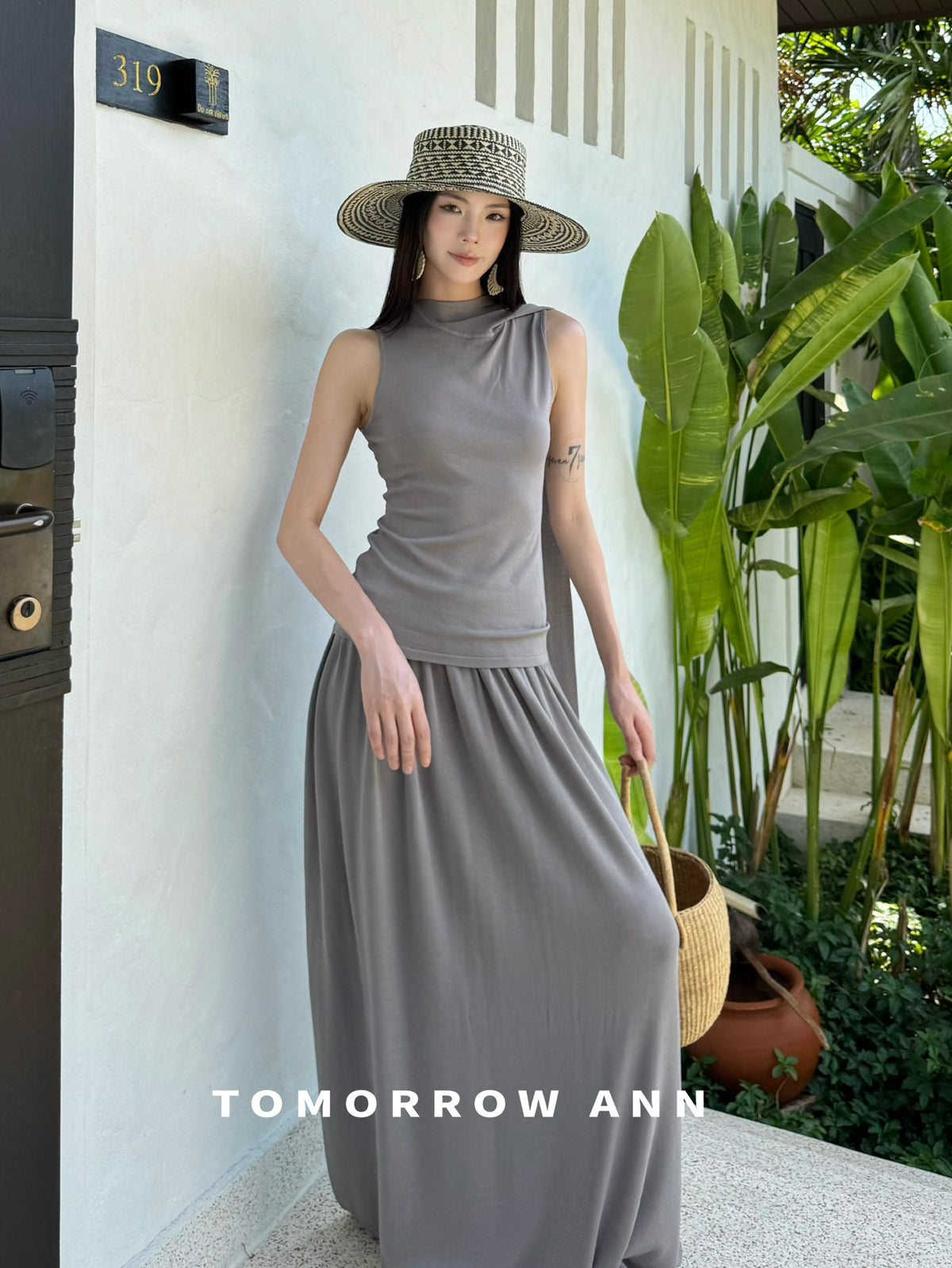 TOMORROW ANN Spring 2026 Designer Slim-Fit Versatile Sleeveless Vest with Elegant Ribbon Tie
