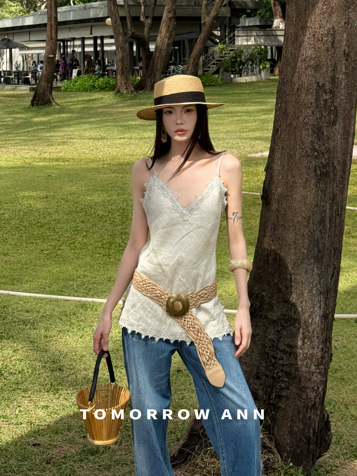 TOMORROW ANN Elegant Lace Trim Camisole - 2026 Spring Collection Chic Sleeveless Top