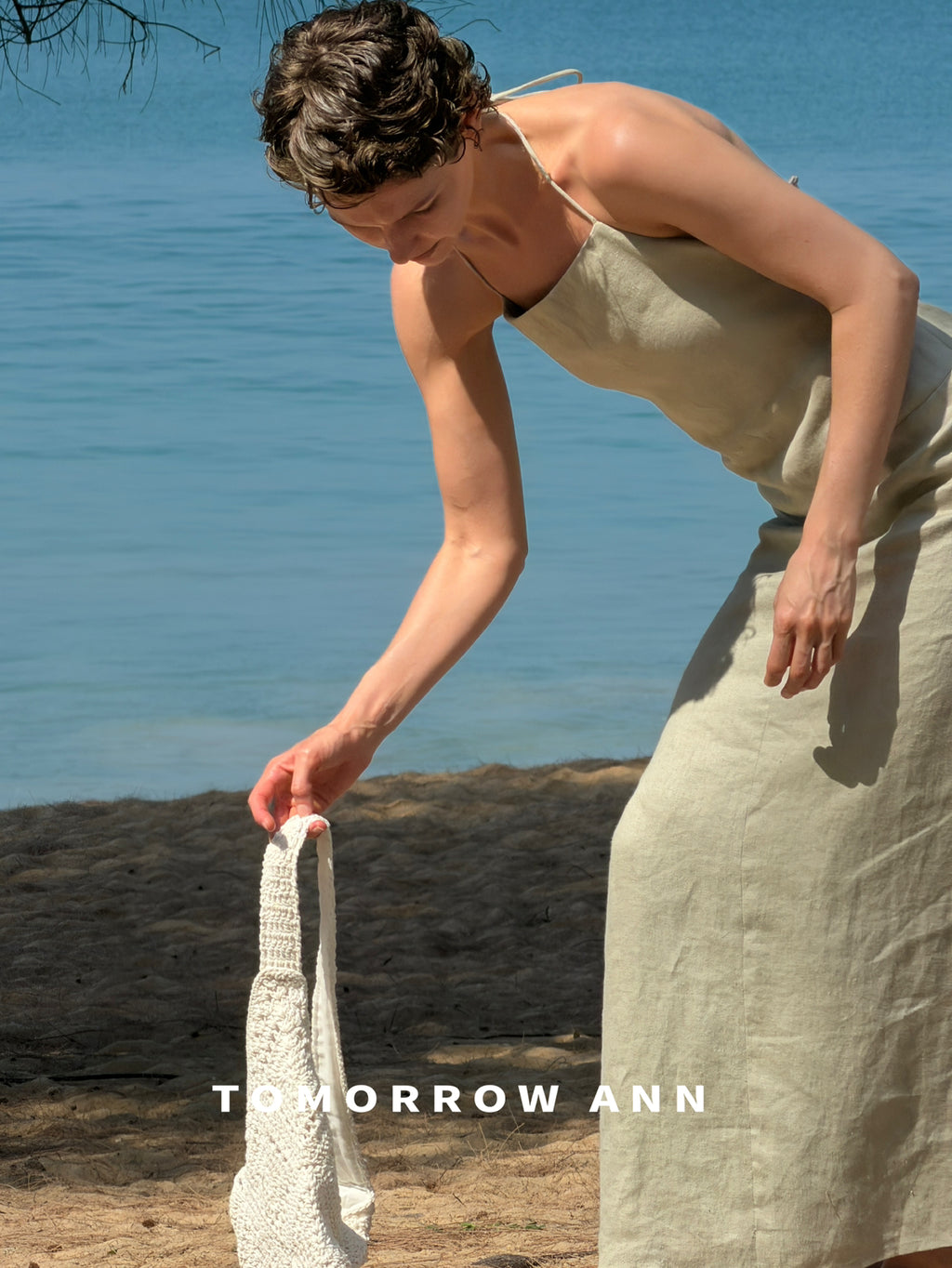 TOMORROW ANN Elegant Minimalist Halter Neck Slimming Maxi Dress - 2026 Early Spring Collection