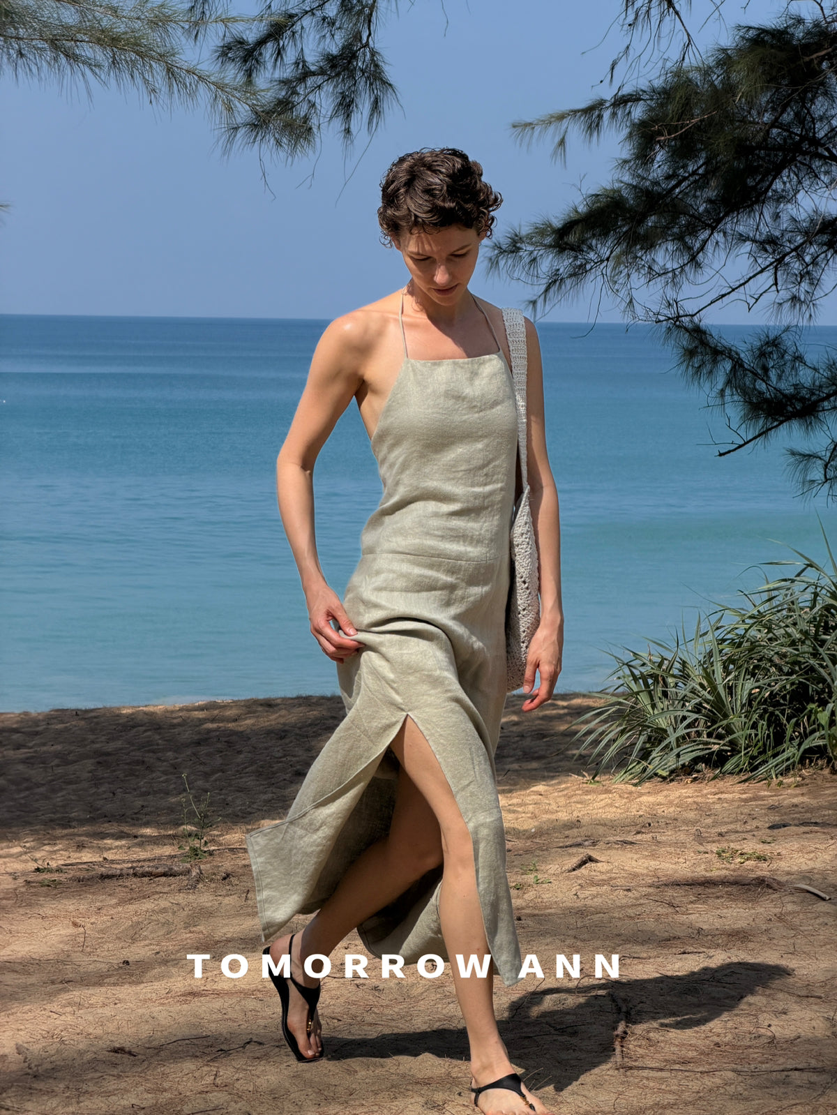 TOMORROW ANN Elegant Minimalist Halter Neck Slimming Maxi Dress - 2026 Early Spring Collection