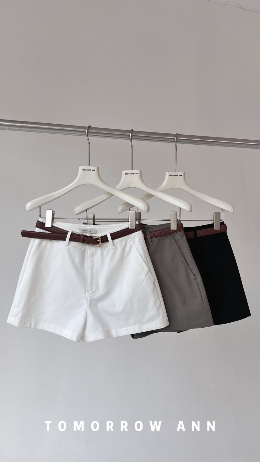 TOMORROW ANN Spring 2026 Minimalist High-Waisted Denim Shorts with Belt
