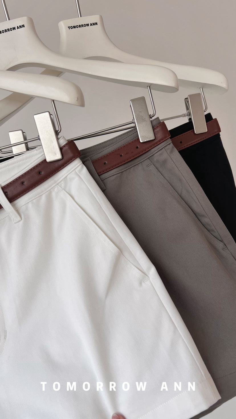 TOMORROW ANN Spring 2026 Minimalist High-Waisted Denim Shorts with Belt