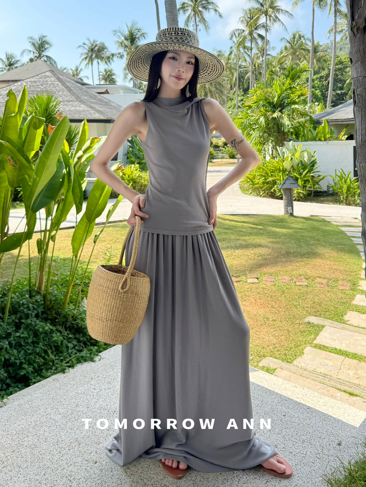 TOMORROW ANN Spring 2026 Designer Slim-Fit Versatile Sleeveless Vest with Elegant Ribbon Tie
