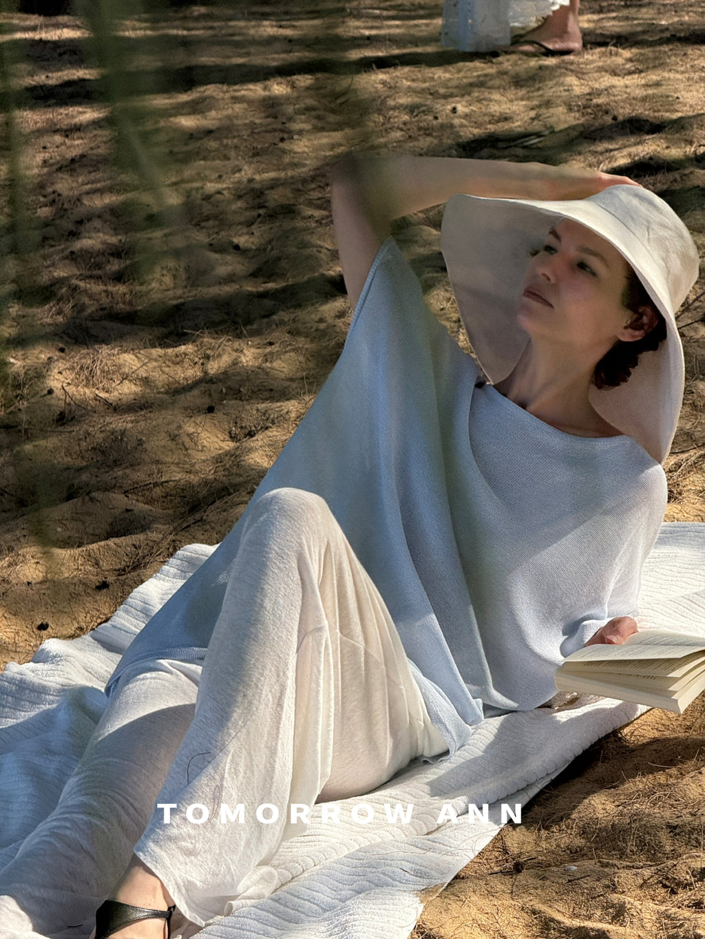 TOMORROW ANN Early Spring 2026 Lazy Style Elegant Loose Fashion Knitwear