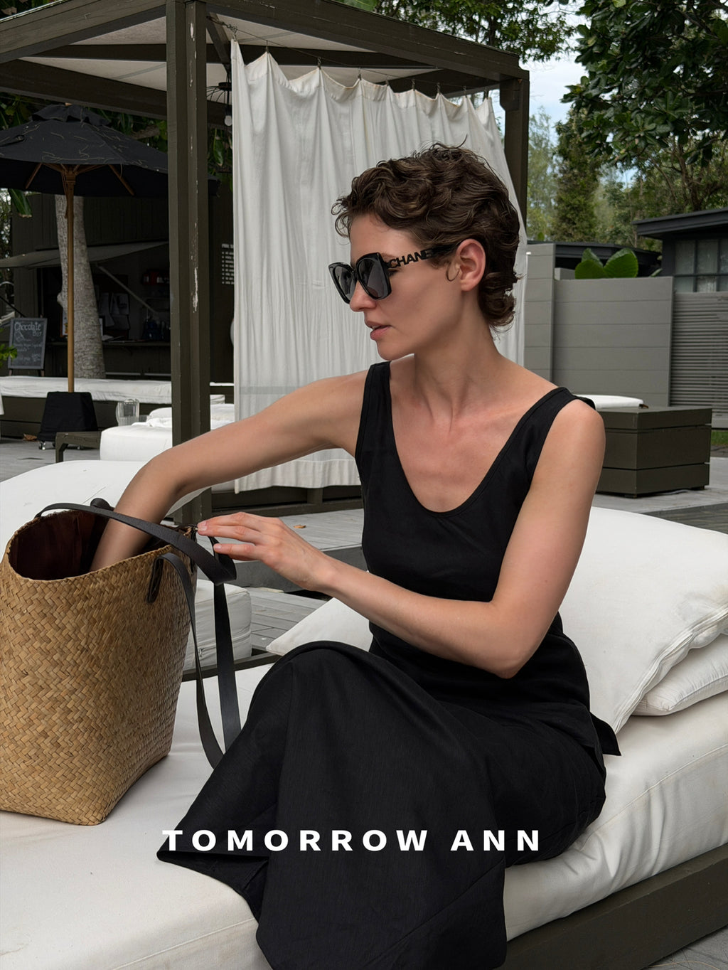 TOMORROW ANN Early Spring 2026 Chic Sleeveless U-Neck Top - Elegant Minimalist Fashion