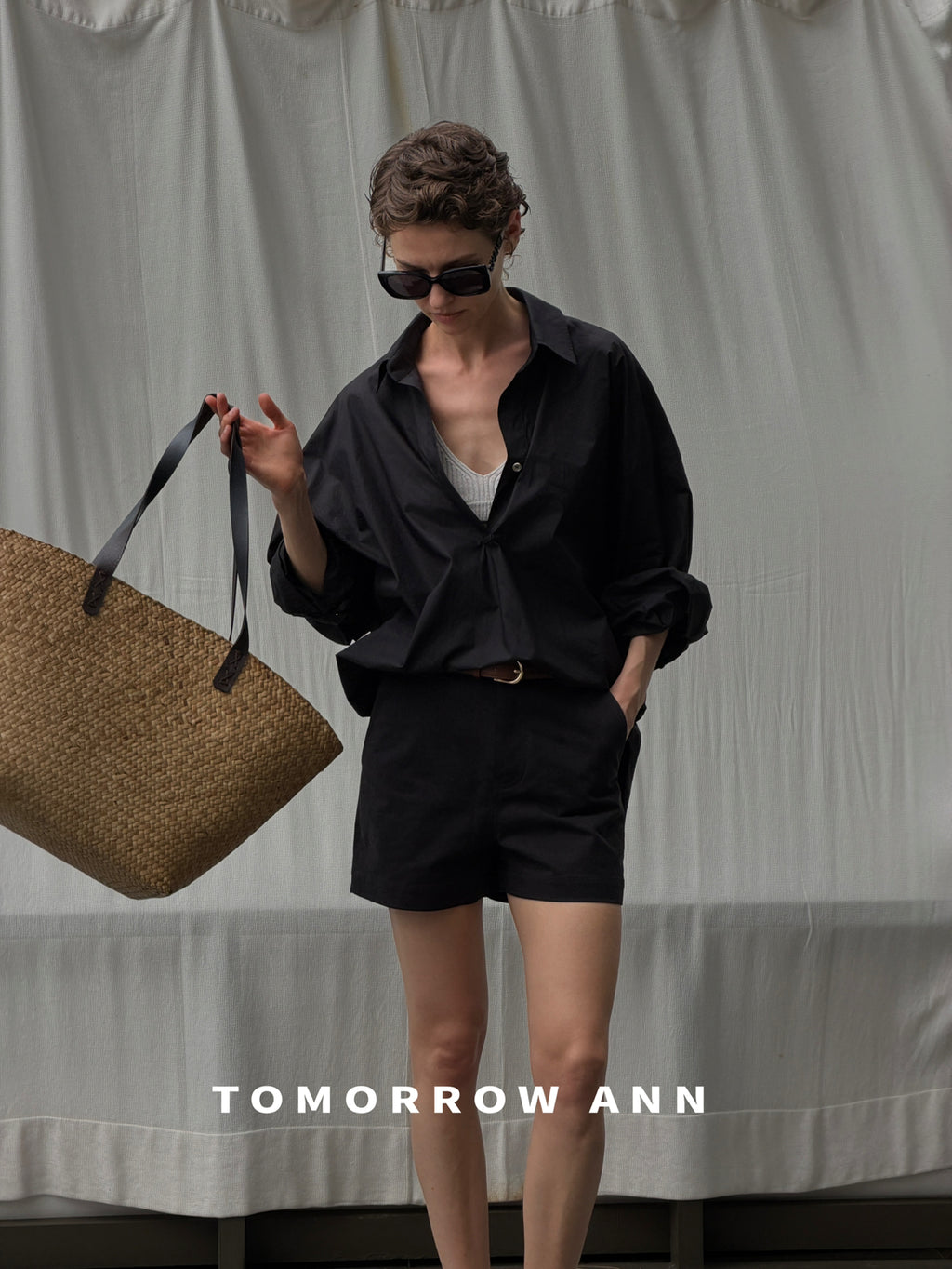 TOMORROW ANN Spring 2026 Minimalist High-Waisted Denim Shorts with Belt