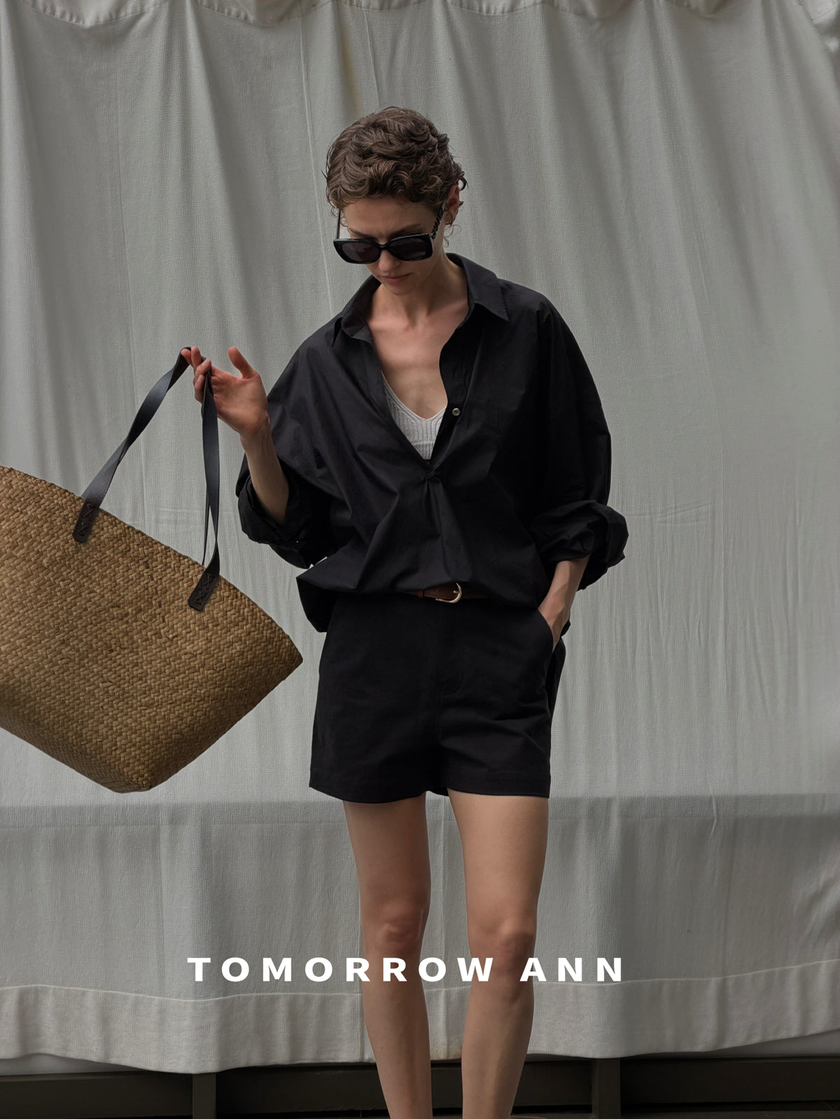 TOMORROW ANN Spring 2026 Minimalist High-Waisted Denim Shorts with Belt