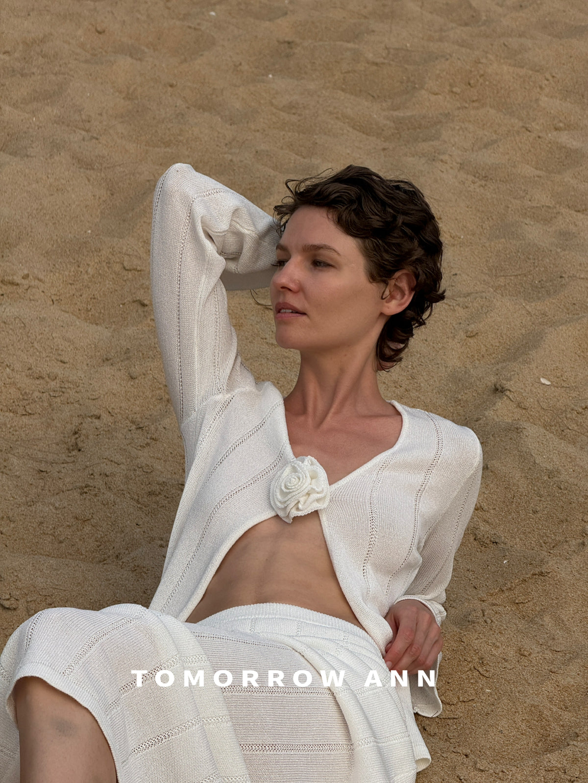 TOMORROW ANN 2026 Early Spring Elegant V-Neck Knit Cardigan with Designer Brooch - Minimalist Solid Color Fine Knit Sweater