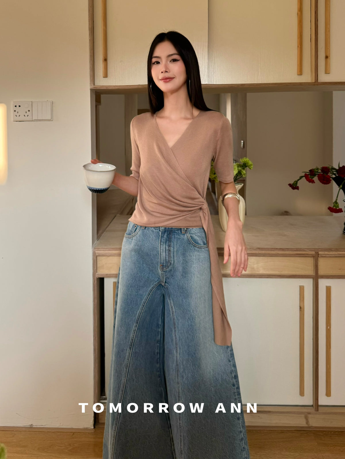 2026 Early Spring TOMORROW ANN Elegant V-Neck Slimming Ruched Blouse