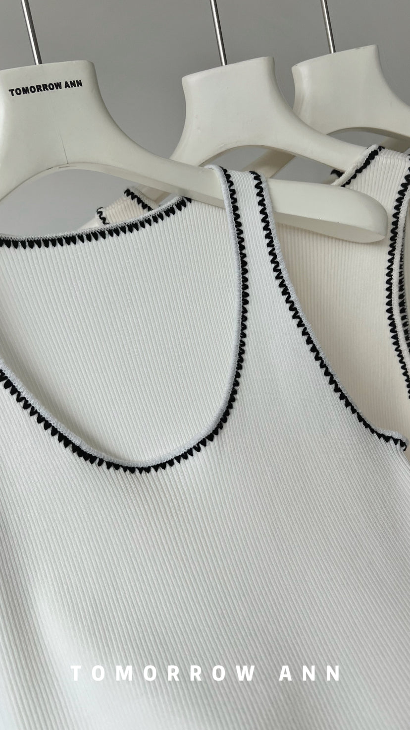2026 Early Spring! [TOMORROW ANN] Minimalist Contrast Topstitch Slim Vest 12800# OZQ