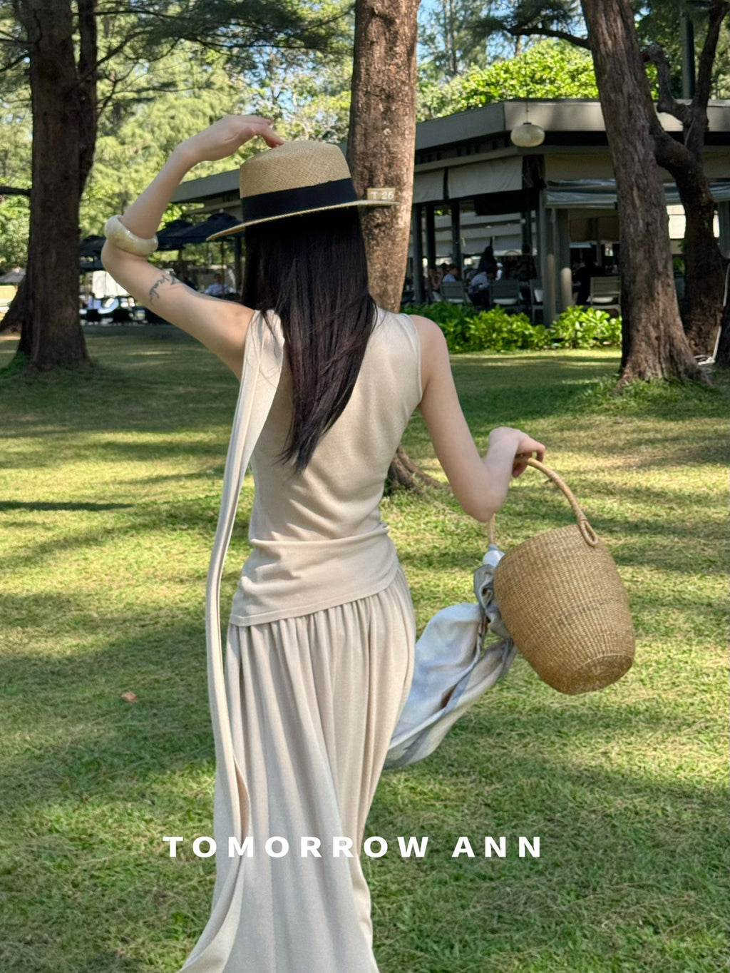 TOMORROW ANN Spring 2026 Designer Slim-Fit Versatile Sleeveless Vest with Elegant Ribbon Tie