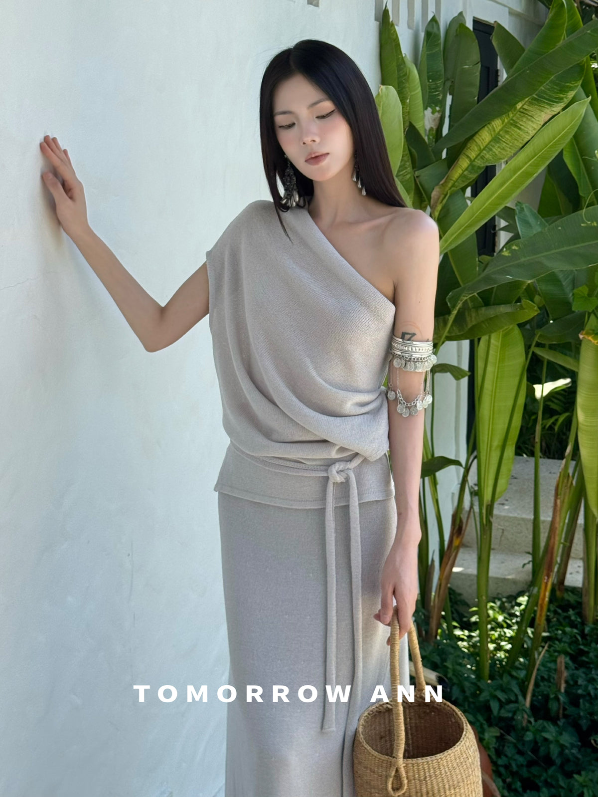 TOMORROW ANN Early Spring One-Shoulder Chic Slimming Knit Top with Ribbon