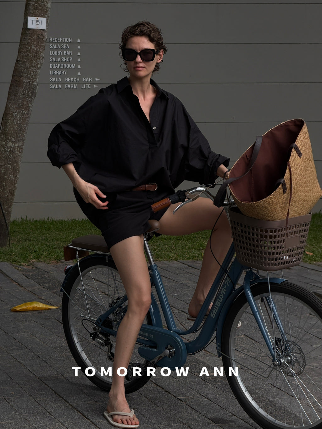TOMORROW ANN Spring 2026 Minimalist High-Waisted Denim Shorts with Belt