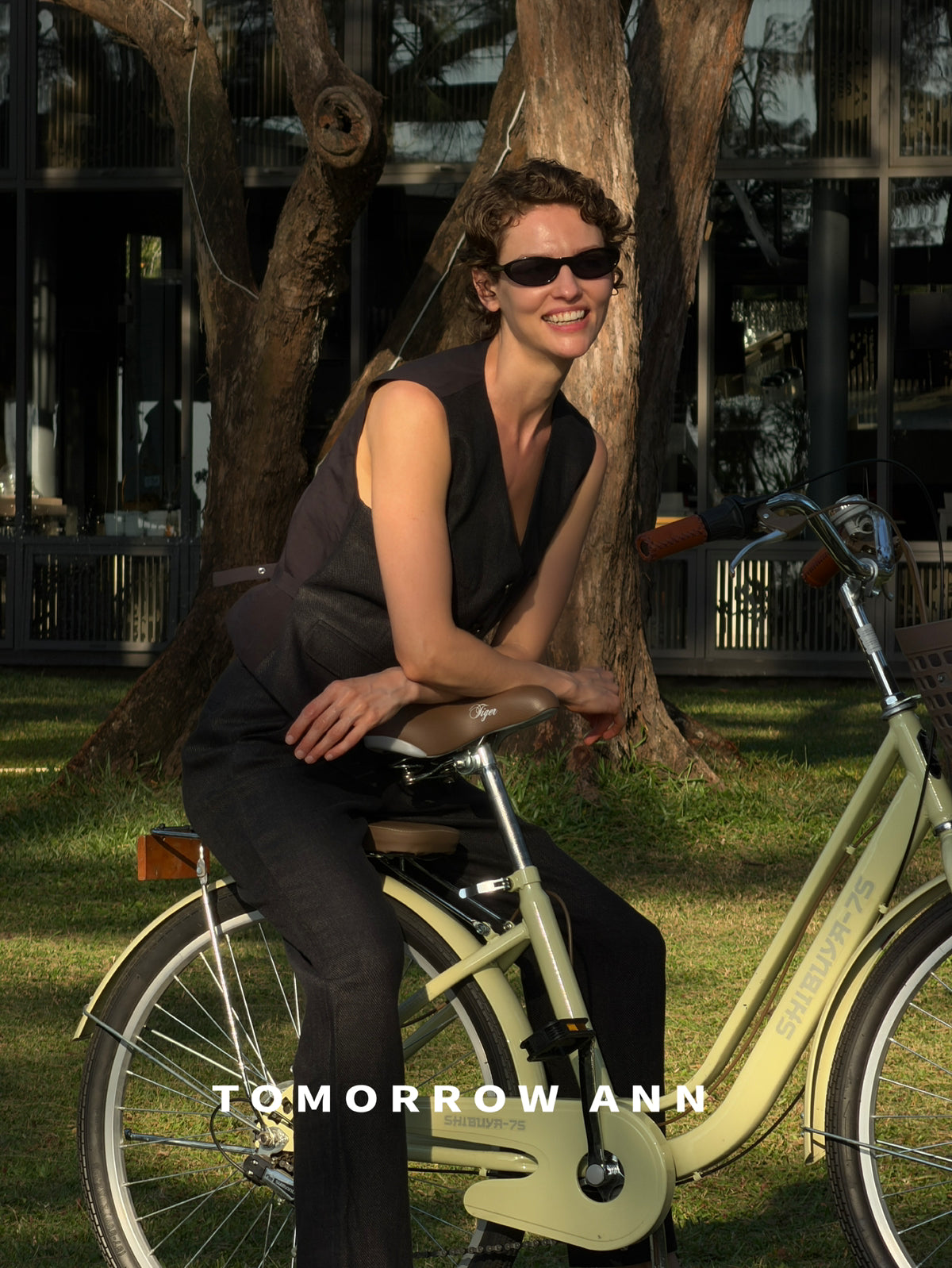 TOMORROW ANN 2026 Early Spring Designer V-Neck Commuter Vest - Chic Urban Style