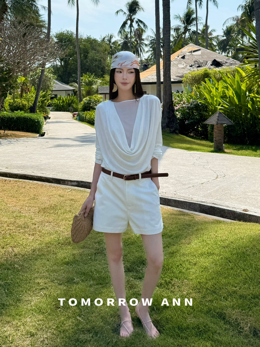 TOMORROW ANN Spring 2026 Minimalist High-Waisted Denim Shorts with Belt