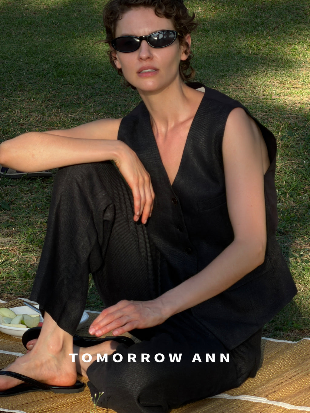 TOMORROW ANN 2026 Early Spring Designer V-Neck Commuter Vest - Chic Urban Style