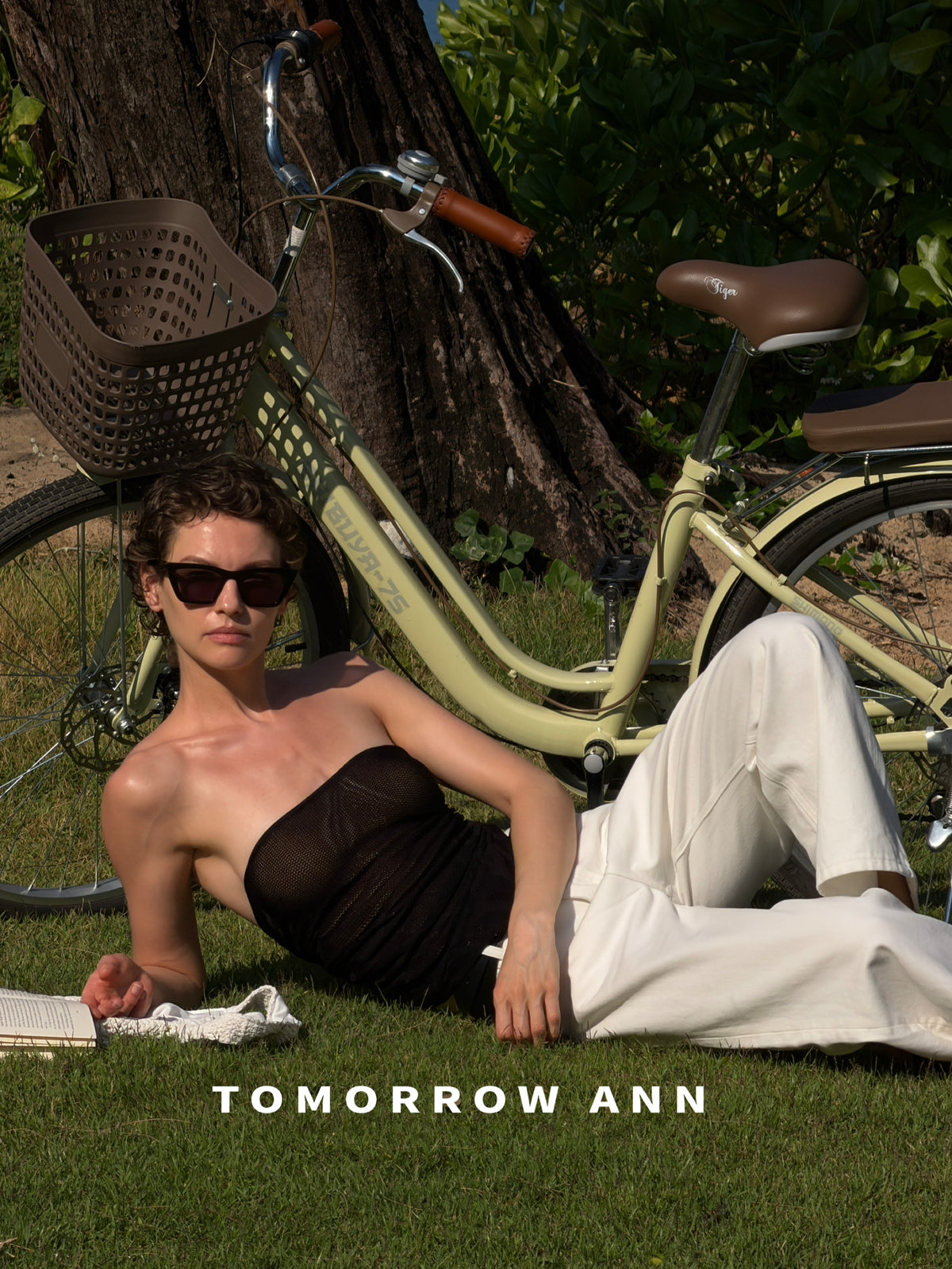 TOMORROW ANN Minimalist Washed Casual Straight Leg Denim Jeans with Belt