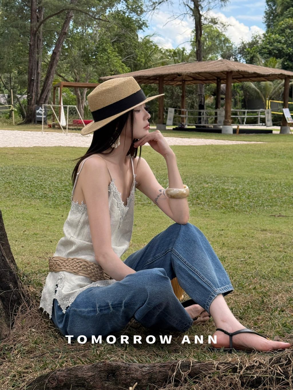 TOMORROW ANN Elegant Lace Trim Camisole - 2026 Spring Collection Chic Sleeveless Top