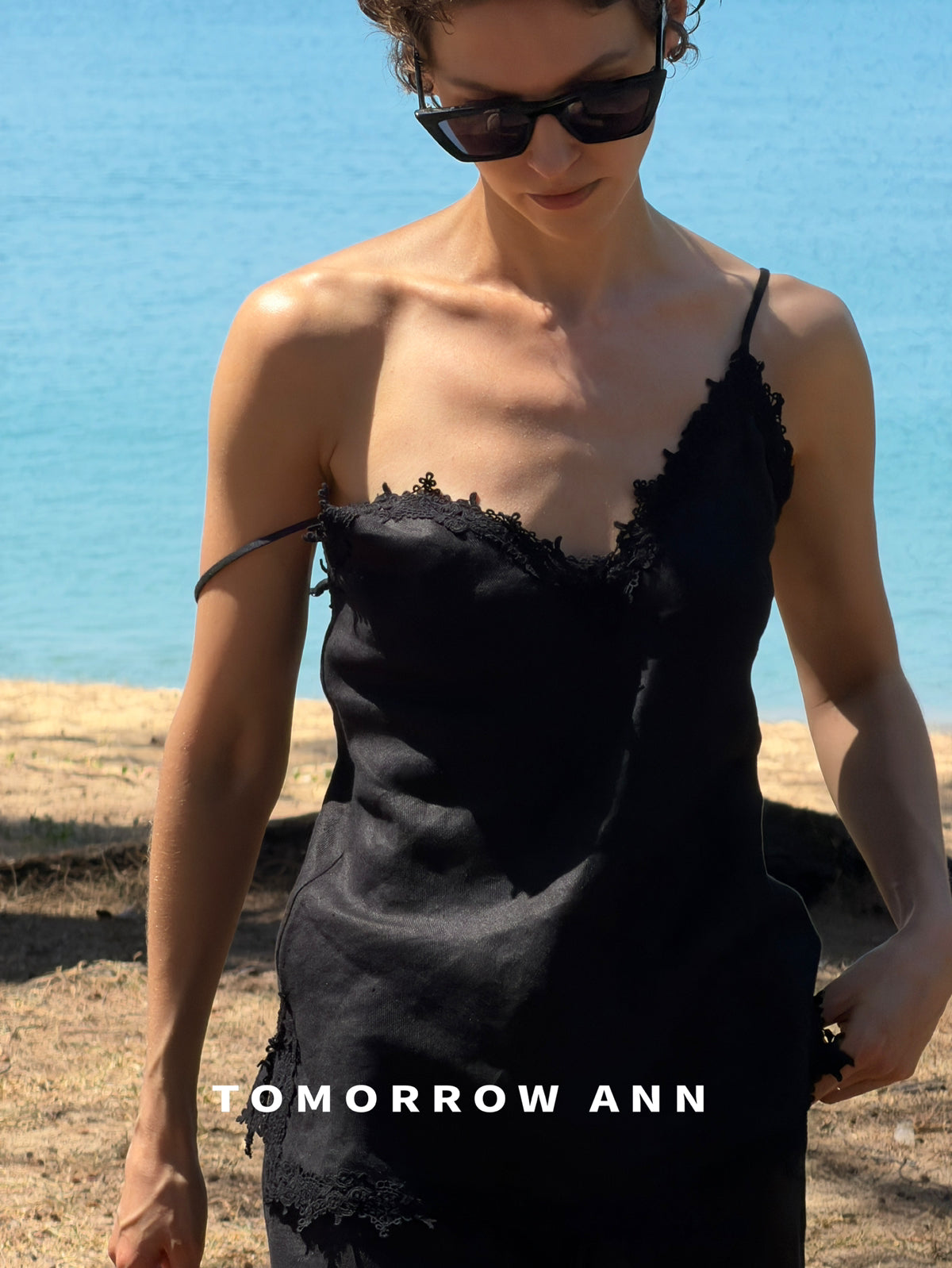 TOMORROW ANN Elegant Lace Trim Camisole - 2026 Spring Collection Chic Sleeveless Top