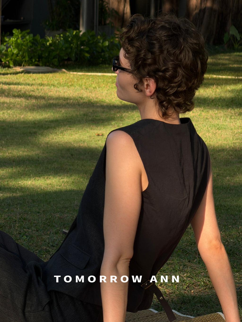 TOMORROW ANN 2026 Early Spring Designer V-Neck Commuter Vest - Chic Urban Style