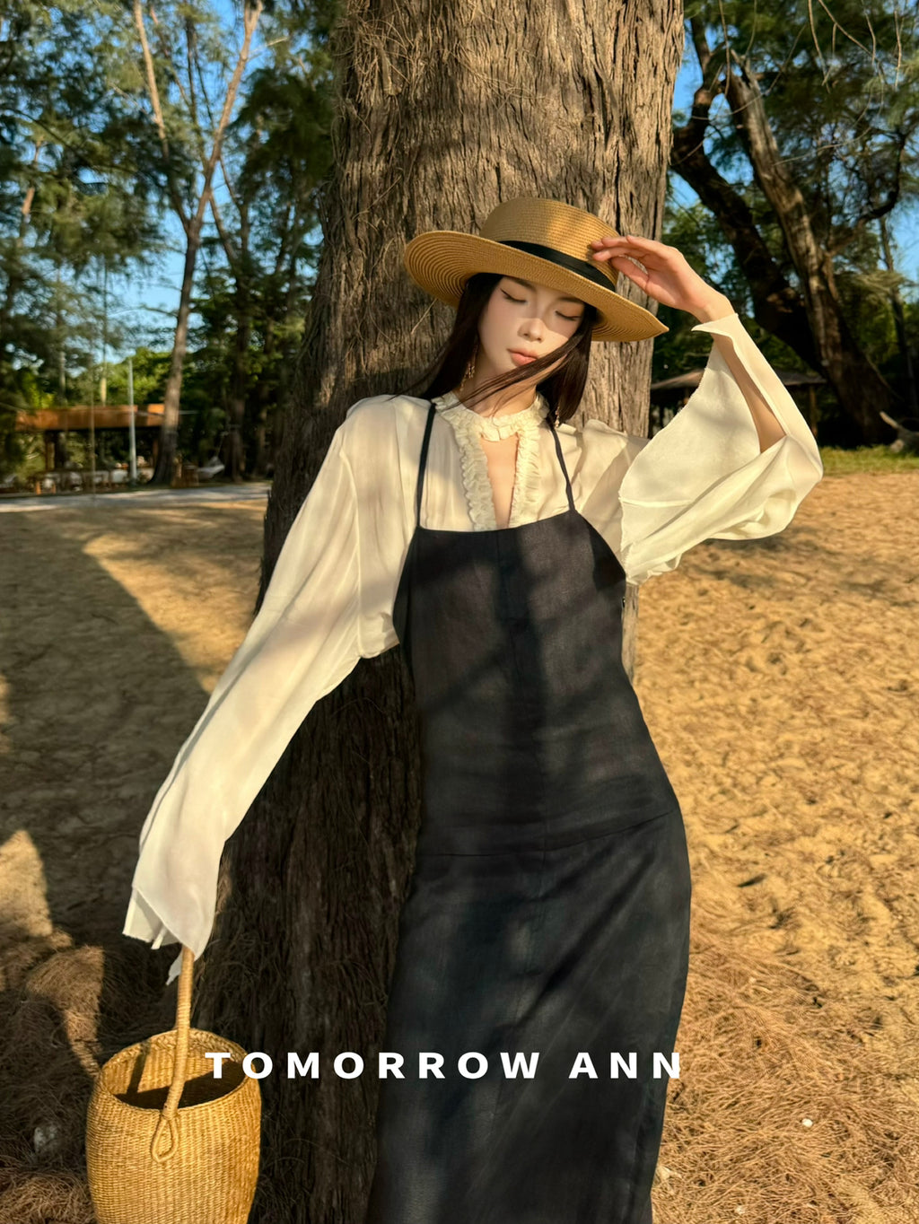 TOMORROW ANN Elegant Minimalist Halter Neck Slimming Maxi Dress - 2026 Early Spring Collection