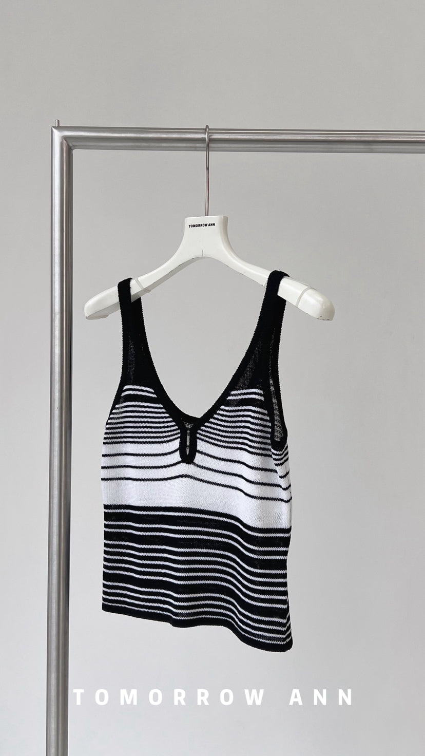 TOMORROW ANN Spring 2026 Designer Striped Versatile V-Neck Knit Vest