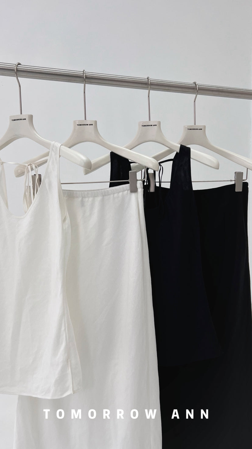 TOMORROW ANN Early Spring 2026 Chic Sleeveless U-Neck Top - Elegant Minimalist Fashion