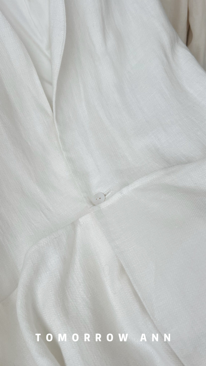 TOMORROW ANN Spring 2026 Elegant Loose Fit V-Neck Short Jacket with Pocket Detail