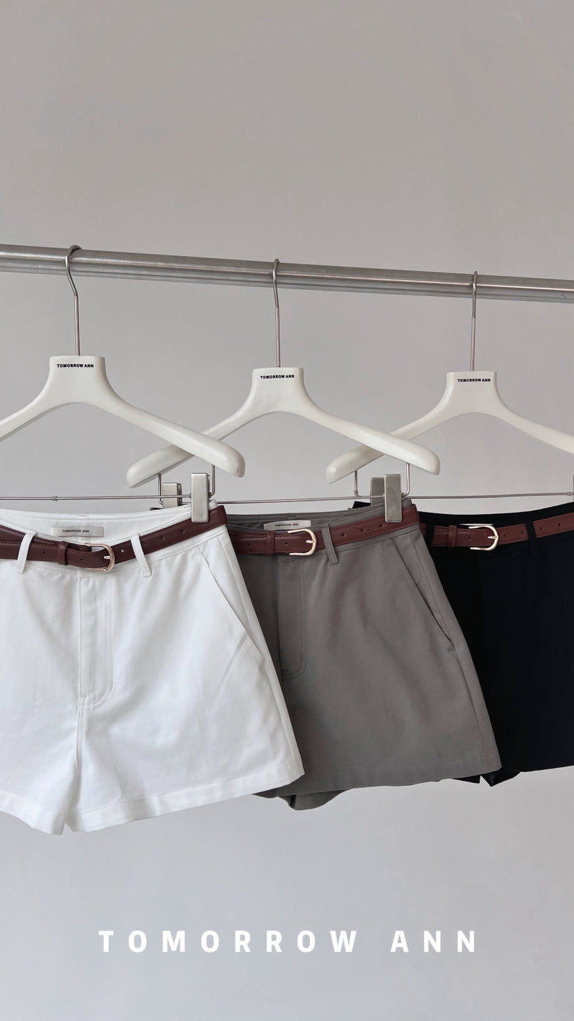TOMORROW ANN Spring 2026 Minimalist High-Waisted Denim Shorts with Belt