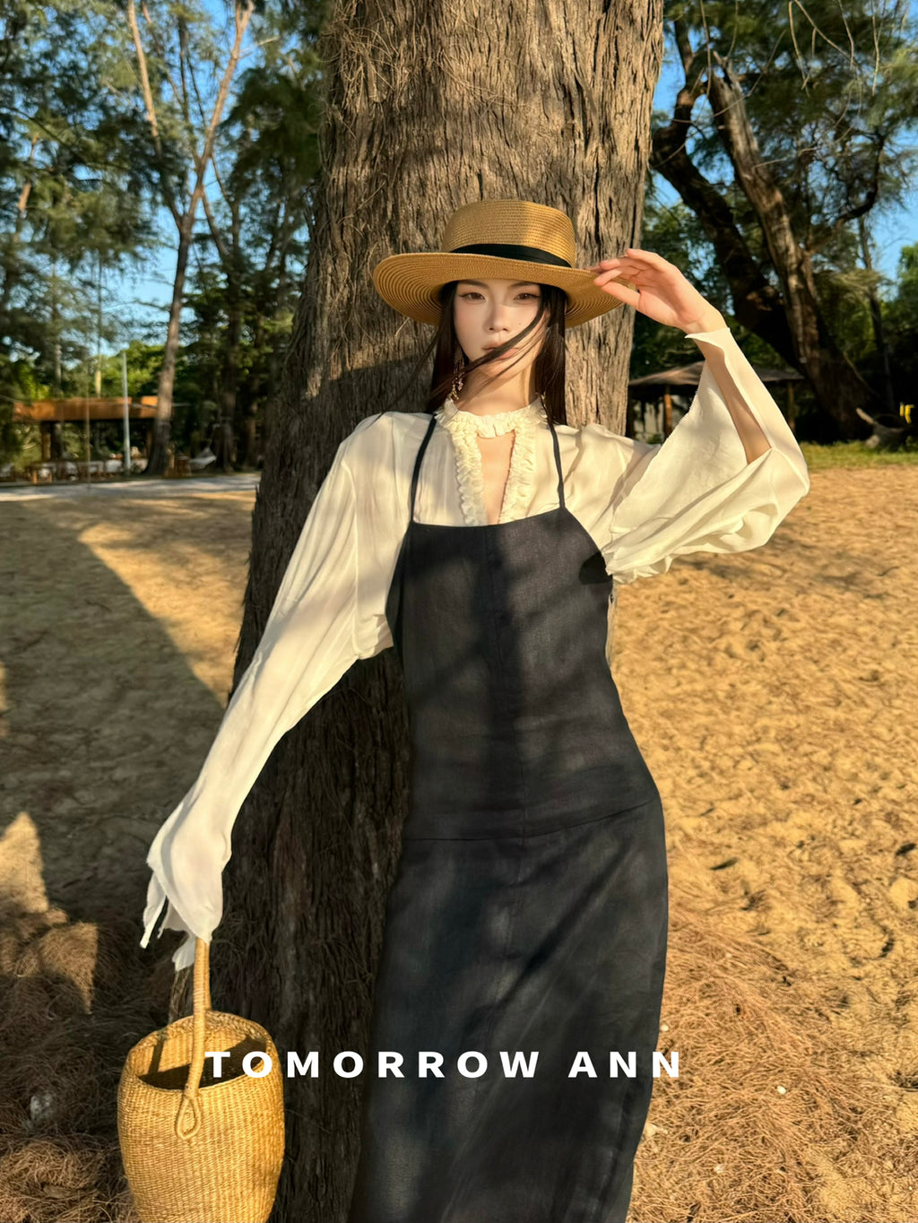 TOMORROW ANN Elegant Minimalist Halter Neck Slimming Maxi Dress - 2026 Early Spring Collection