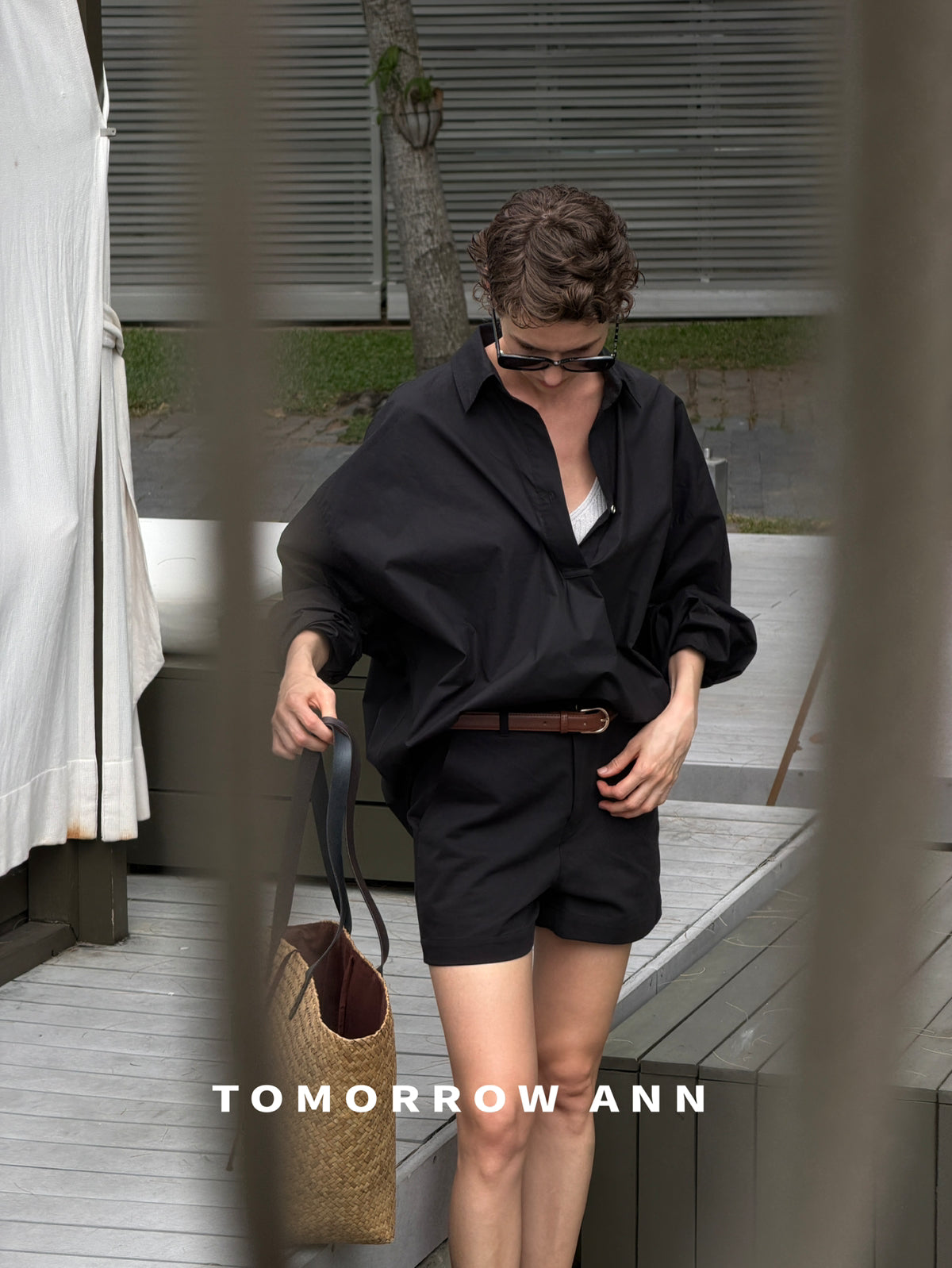 TOMORROW ANN Spring 2026 Minimalist High-Waisted Denim Shorts with Belt