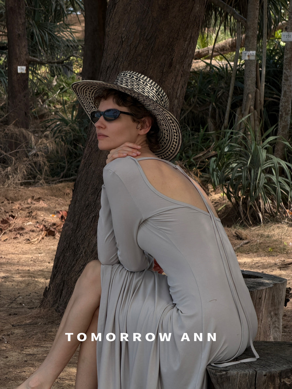 TOMORROW ANN Early Spring Minimalist Backless Lace-Up Casual Maxi Dress