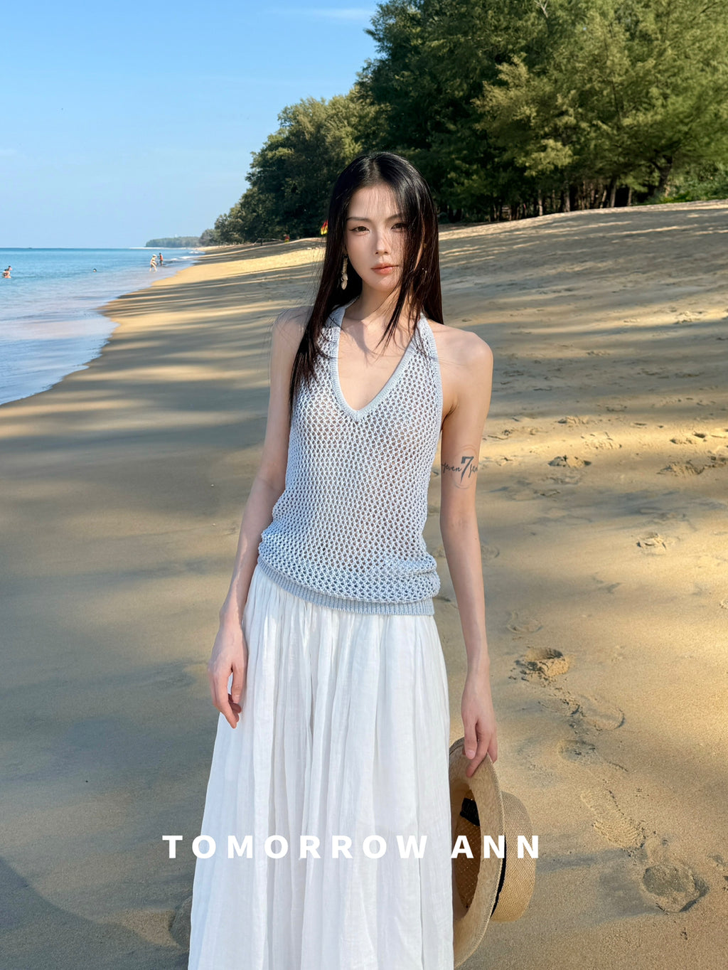 TOMORROW ANN Early Spring Designer Halter Neck Hollow-Out Fashion Vest