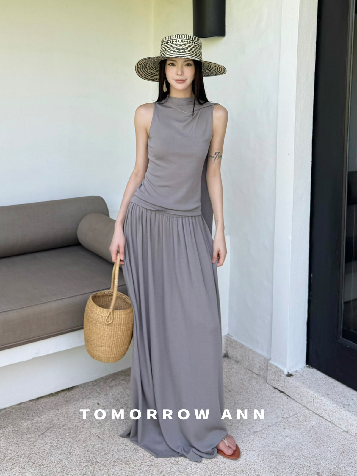 TOMORROW ANN Spring 2026 Designer Slim-Fit Versatile Sleeveless Vest with Elegant Ribbon Tie