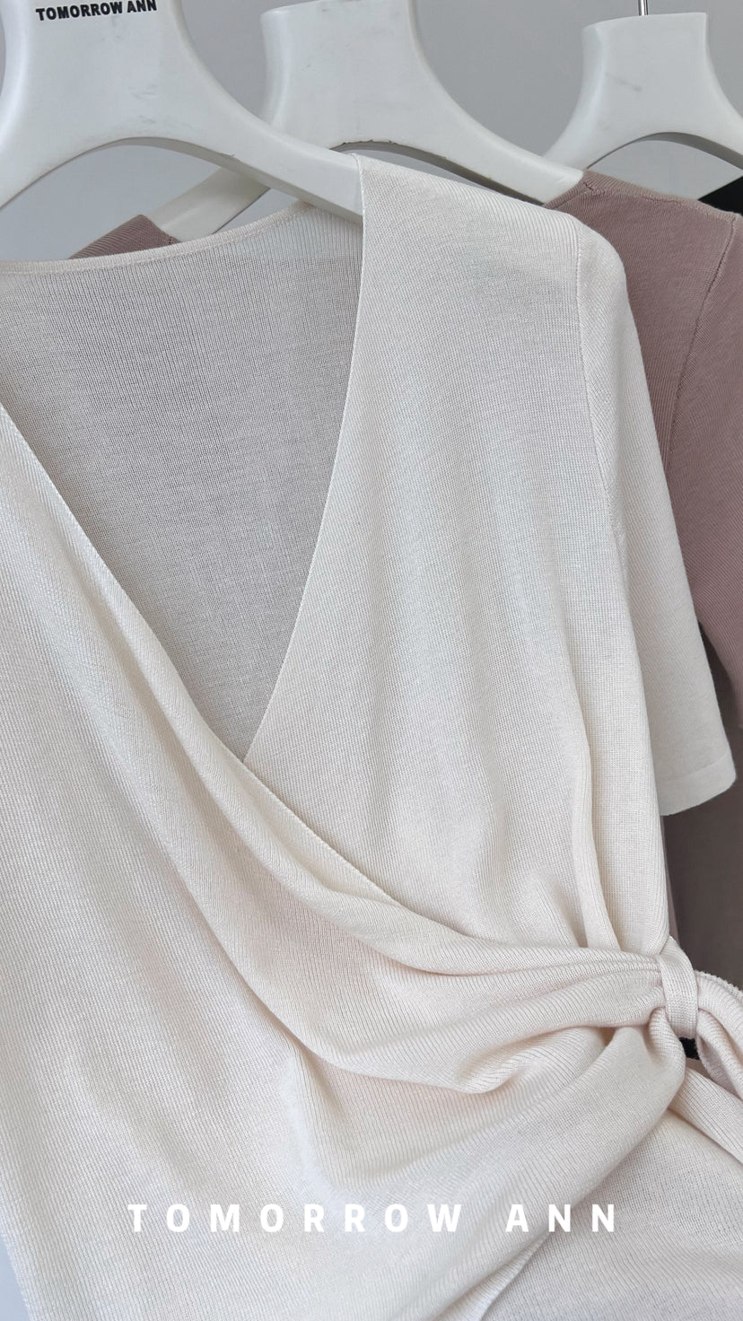 2026 Early Spring TOMORROW ANN Elegant V-Neck Slimming Ruched Blouse