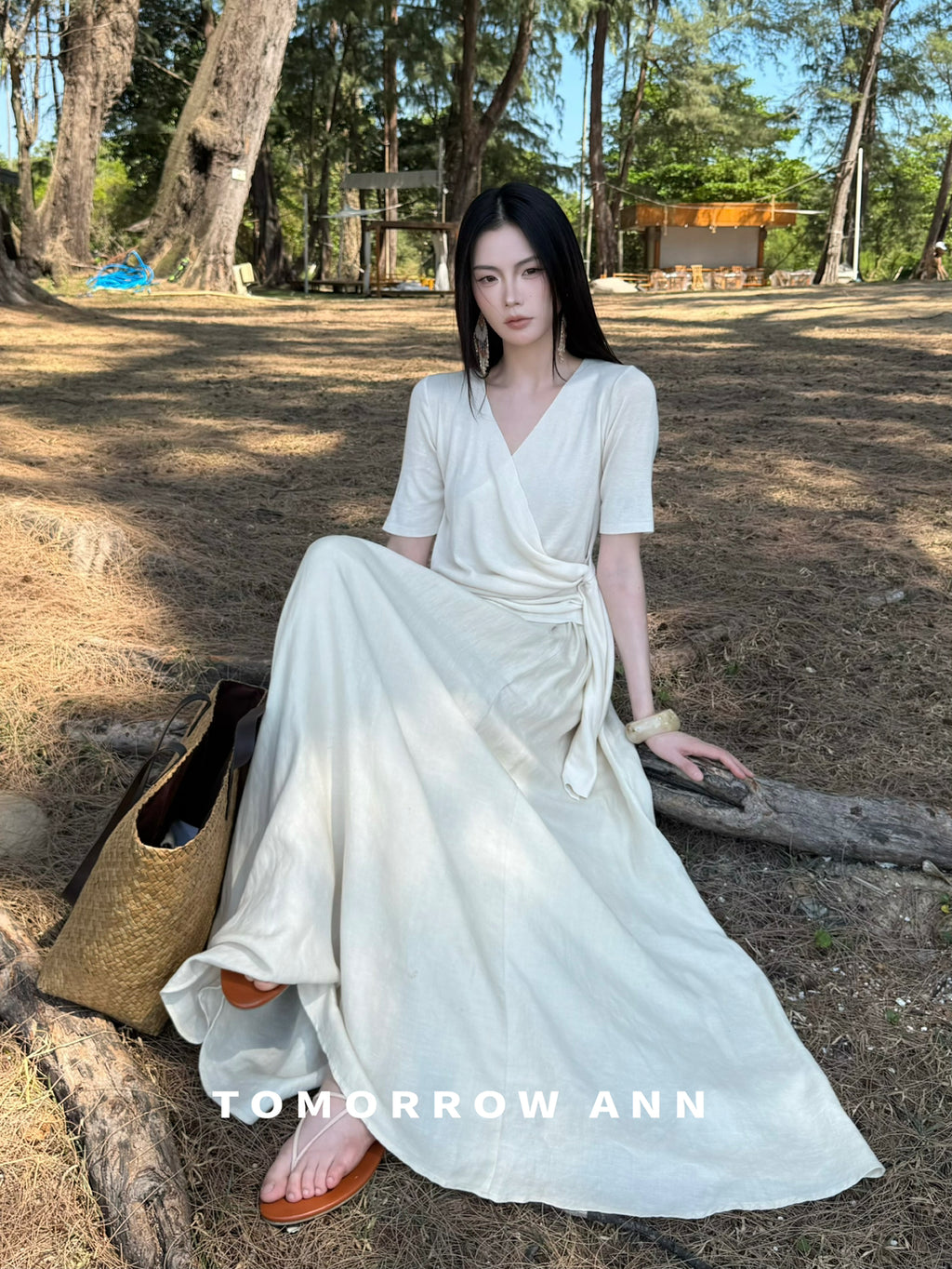 2026 Early Spring TOMORROW ANN Elegant V-Neck Slimming Ruched Blouse