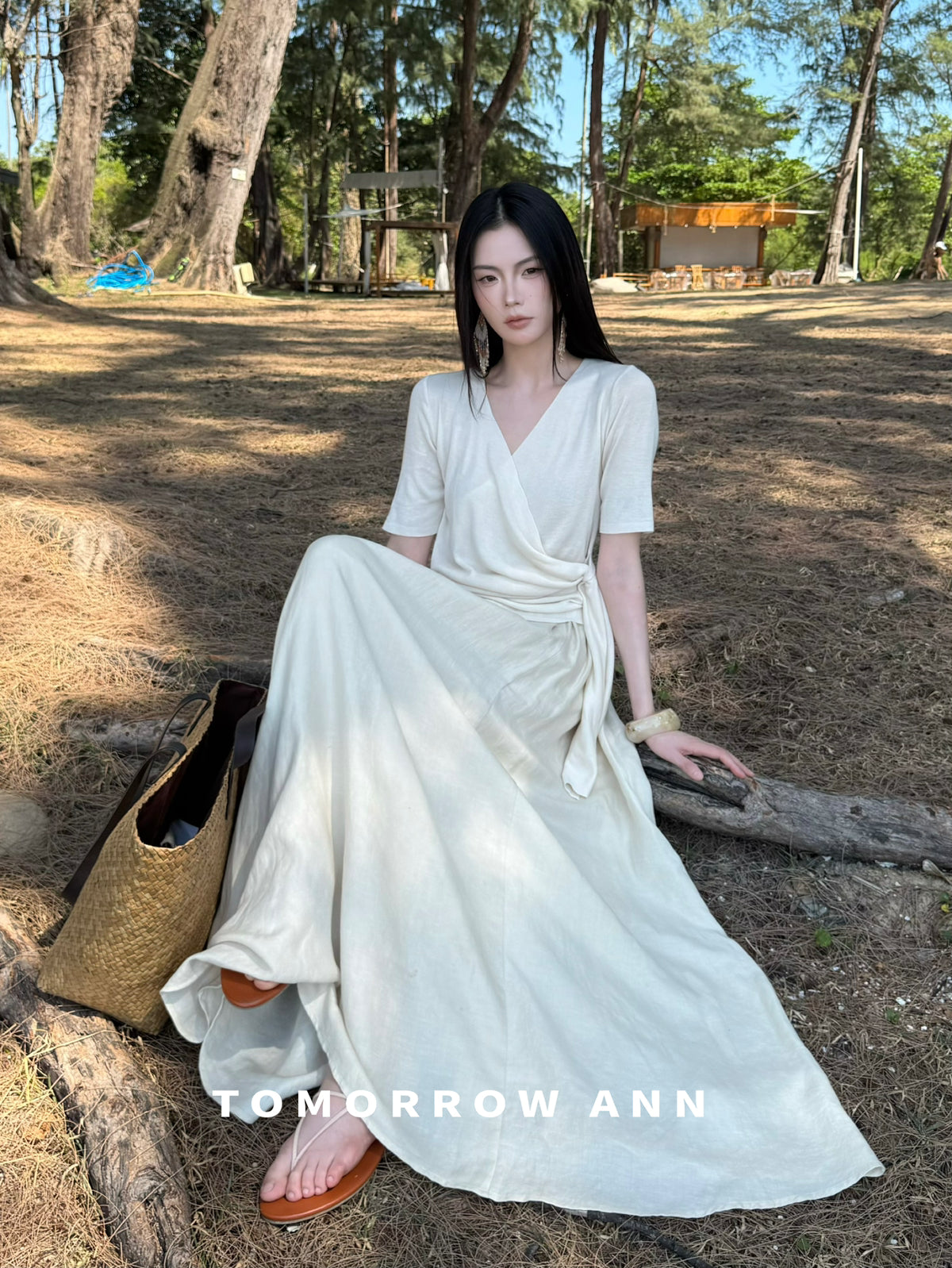 2026 Early Spring TOMORROW ANN Elegant V-Neck Slimming Ruched Blouse