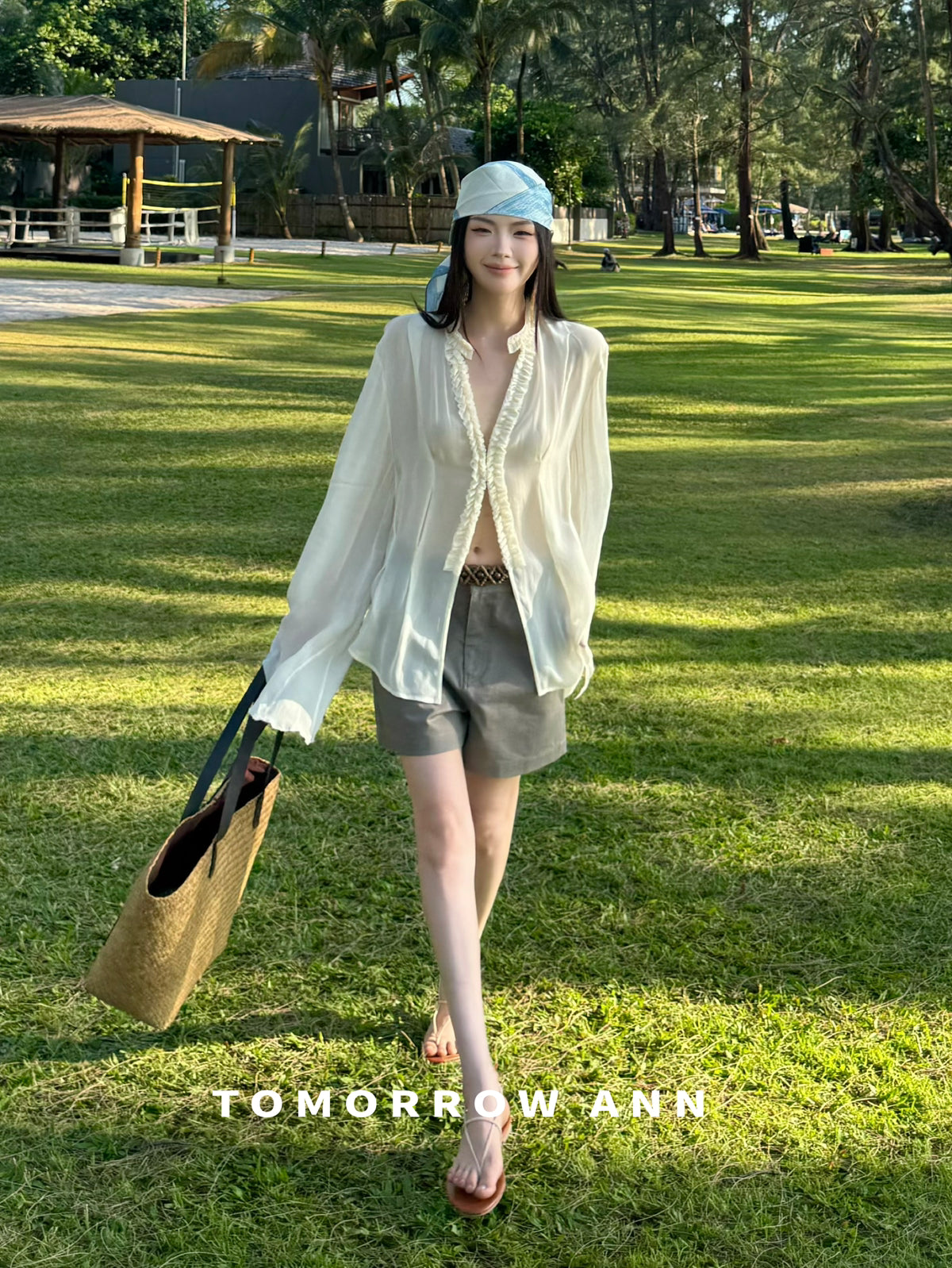 TOMORROW ANN Spring 2026 Minimalist High-Waisted Denim Shorts with Belt