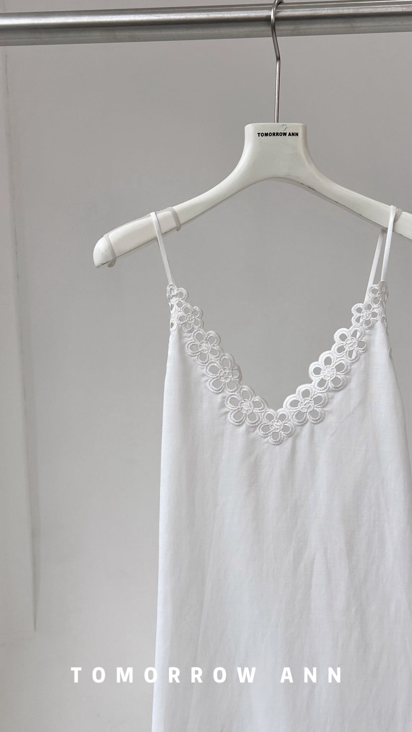 TOMORROW ANN Spring 2026 Elegant White Embroidery Cami Dress for Vacation