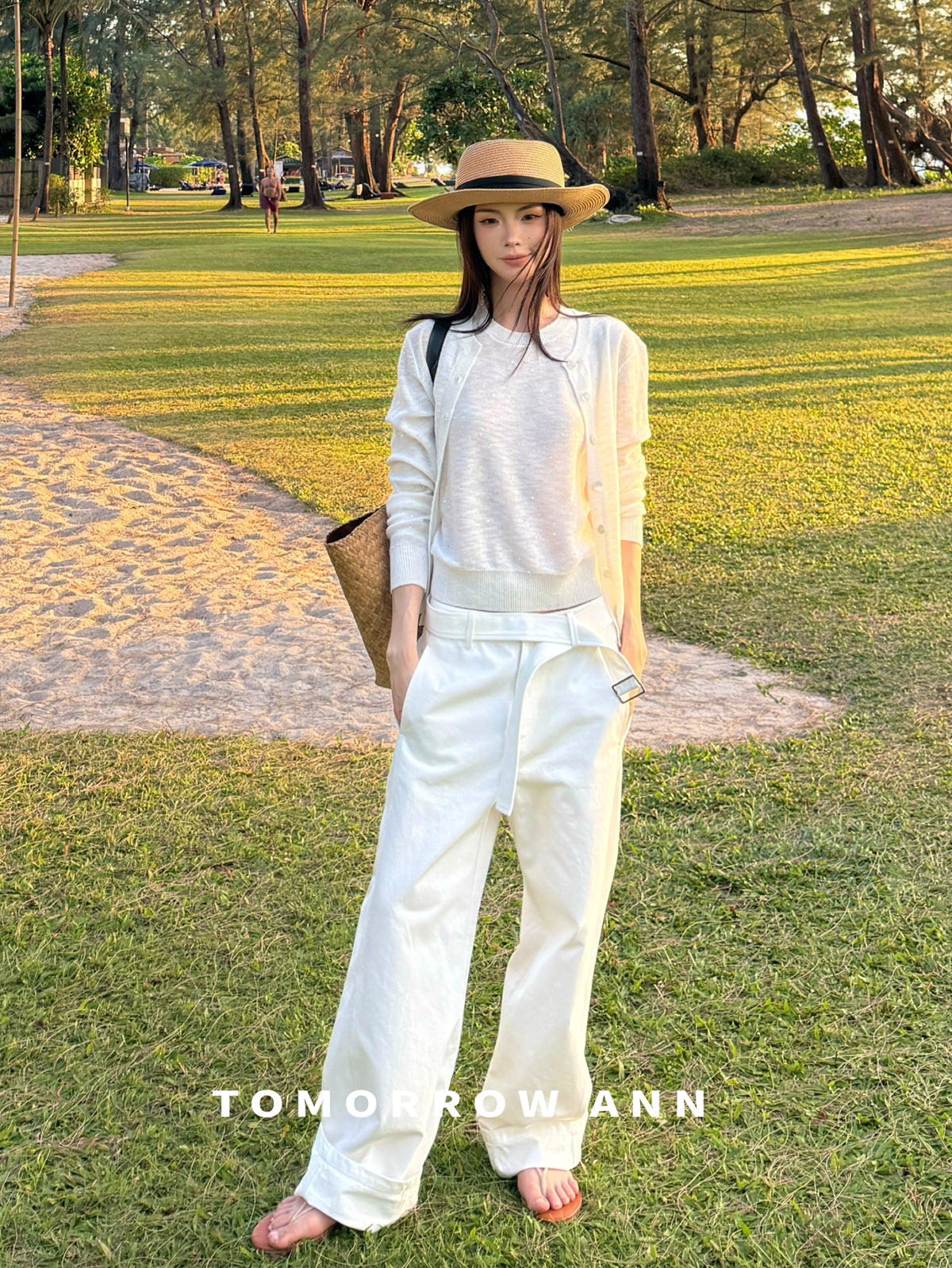 [TOMORROW ANN] 2026 Spring Collection Elegant Round Neck Sequin Knit Cardigan for Women